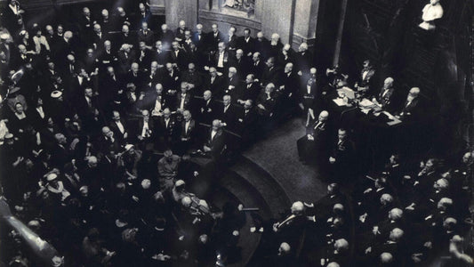 Séance solennelle dans une salle comble sous la Coupole, photographie ancienne, article sur Brada et l’Académie française